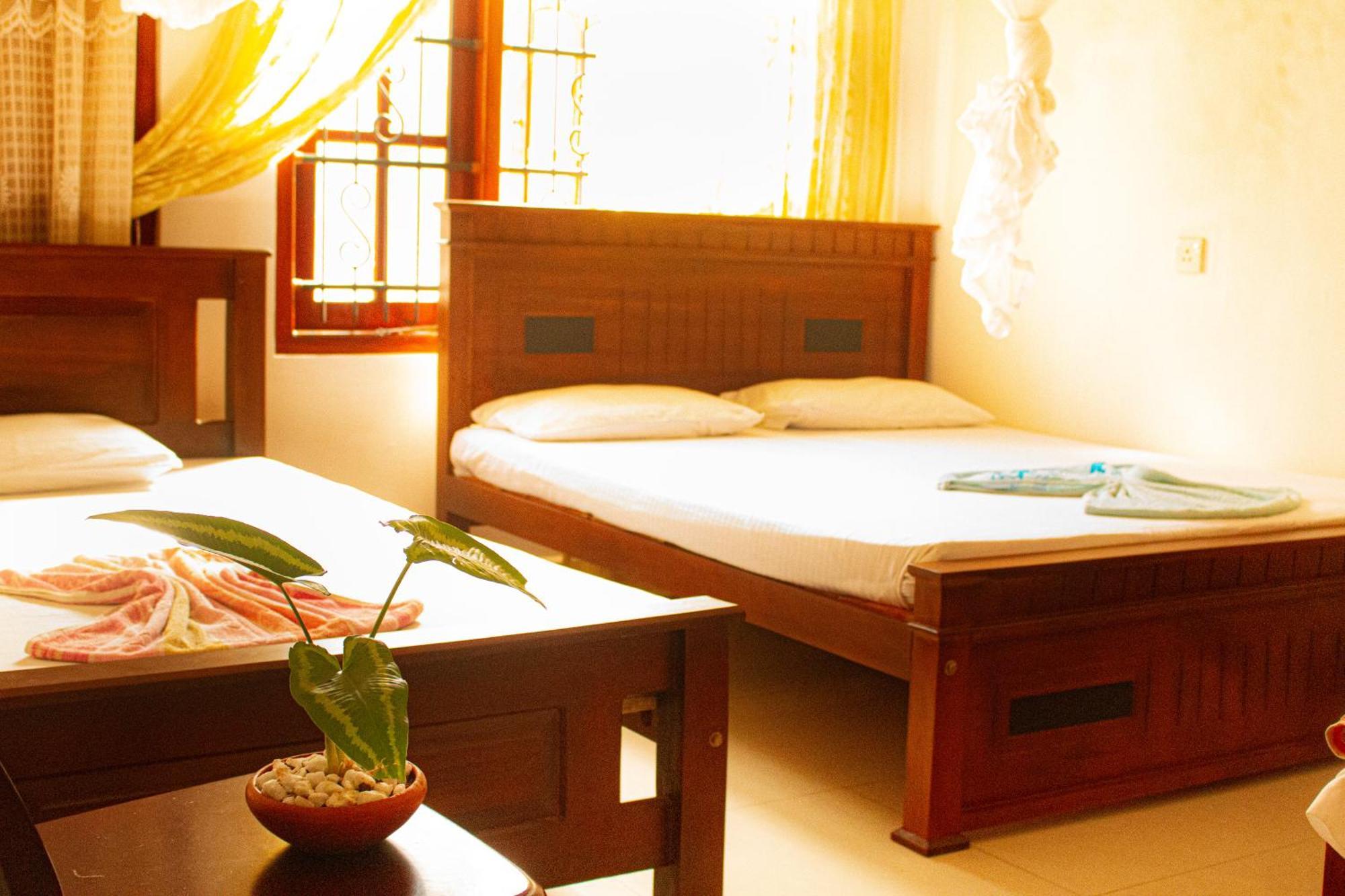Golden Town Hostel Tangalle Exterior photo