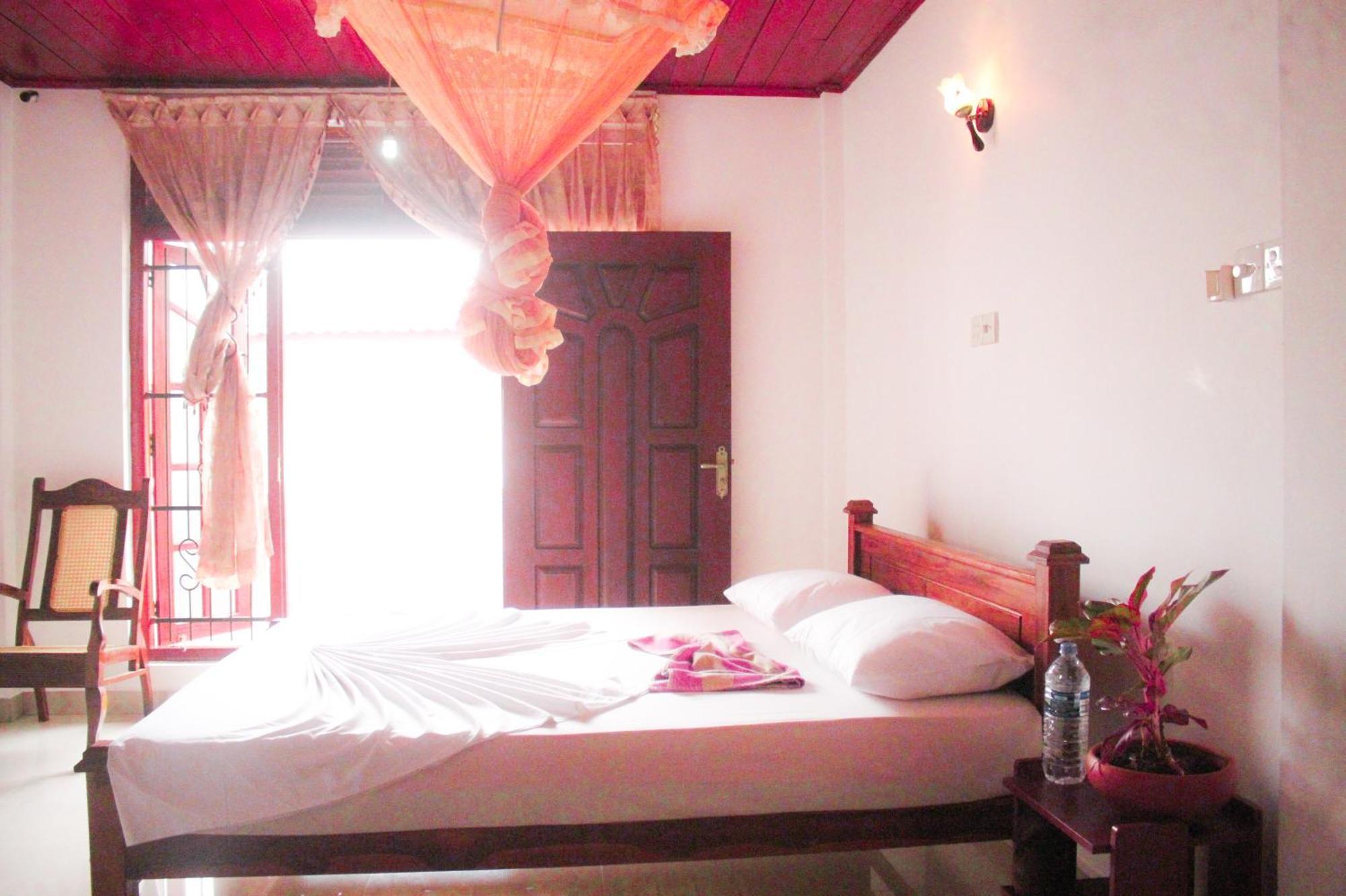 Golden Town Hostel Tangalle Exterior photo